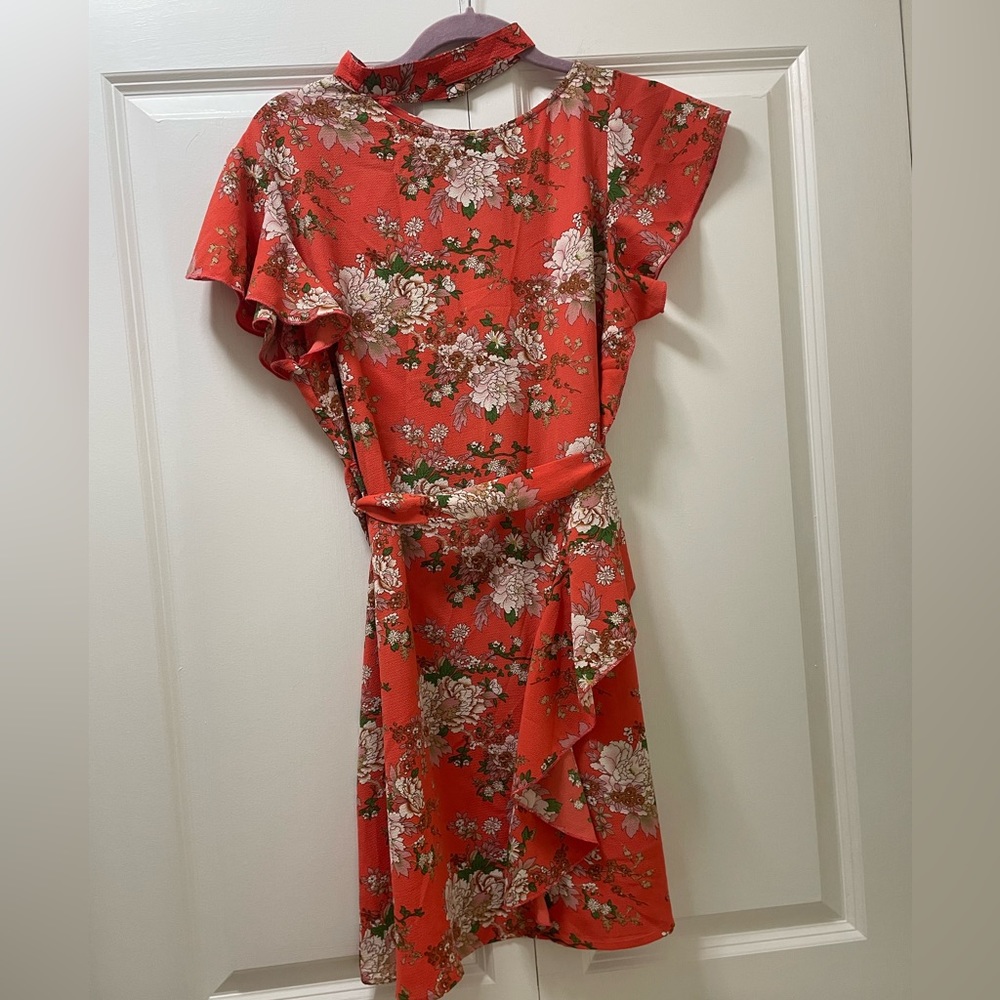 NWT Walter Baker Size 6, Wendy Dress Off Red Floral, Faux Wrap, Neck Fastener